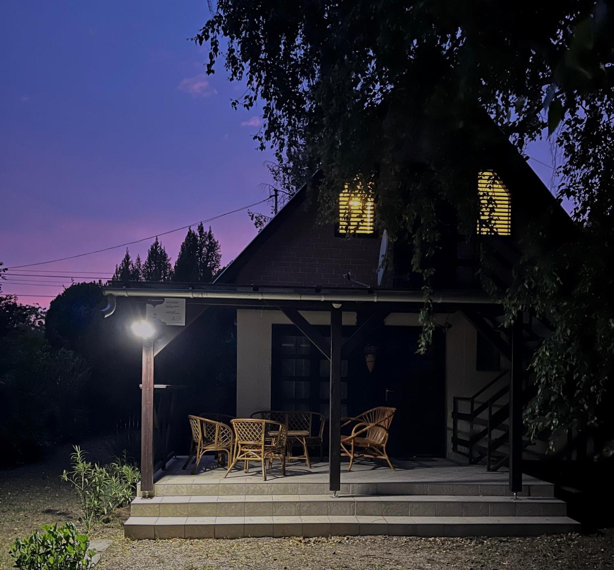 Aranypart Vendégház - Tiszakécske Exterior foto